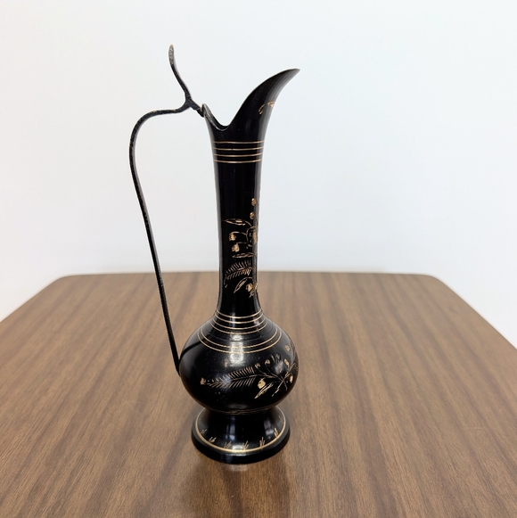 Vintage Black Enameled Etched Gold Tone Brass Pitcher Vase Floral Design - Picture 4 of 13
